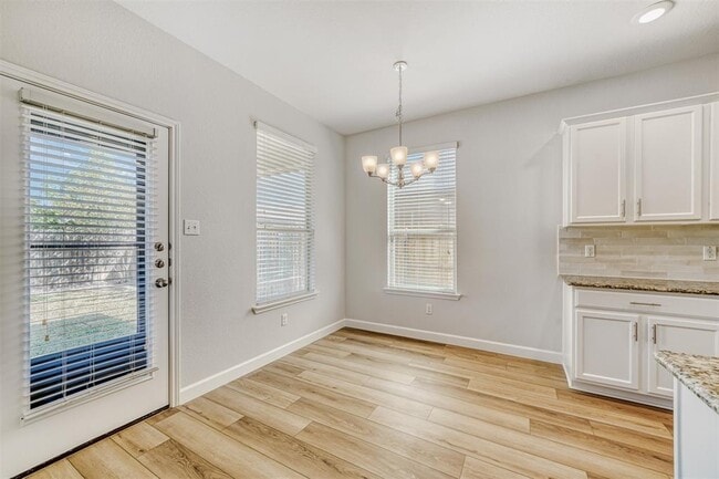 Building Photo - 301 Serpentine Ln