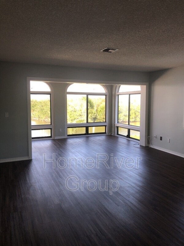 Building Photo - 1501 Minutemen Causeway