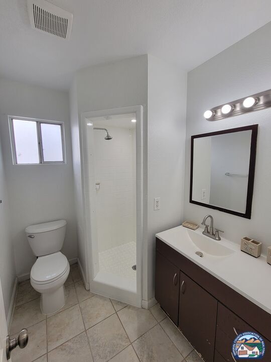 Building Photo - 839 W Orange Ave