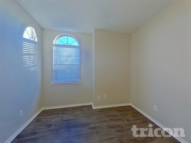 Building Photo - 6356 Ferncreek Ln