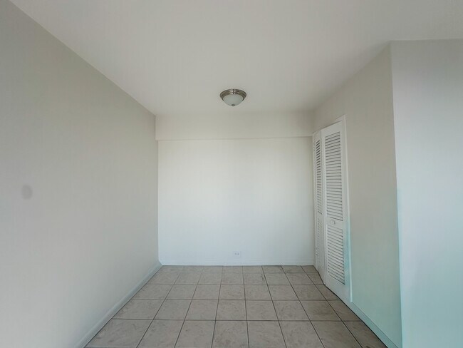 Building Photo - 1255 N Sandburg Terrace