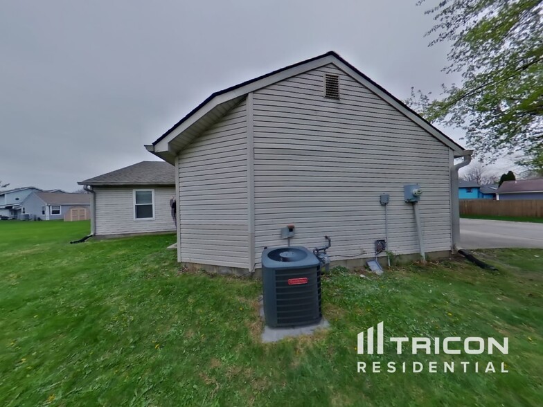 Building Photo - 5762 Pike Pkwy