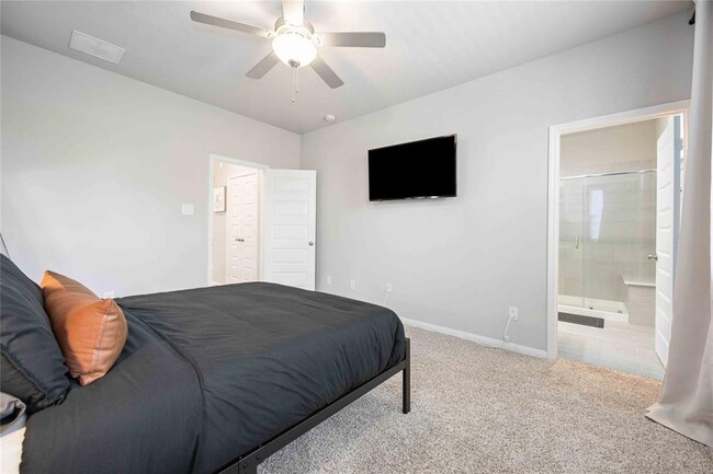Building Photo - 16106 Oregon Oak Dr