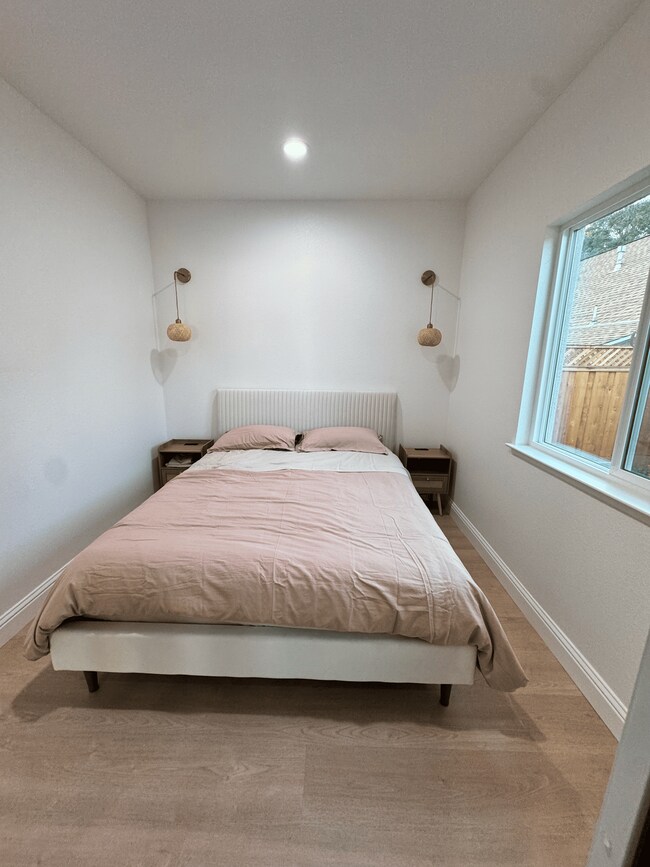 Building Photo - 1053 Brommer St