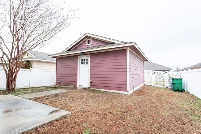 Building Photo - 3/BR 2.5/BA Cozy Two-Level Home with Fence...
