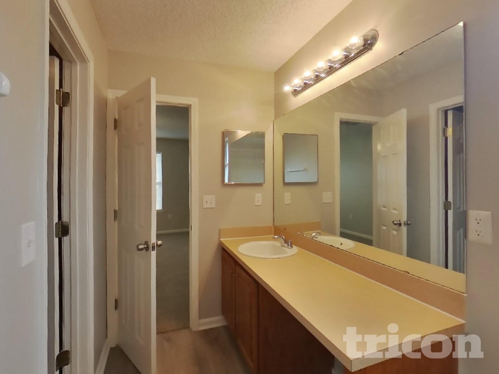 Building Photo - 3716 Arava Dr