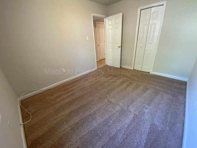 Building Photo - 6022 Battlefield Green Dr