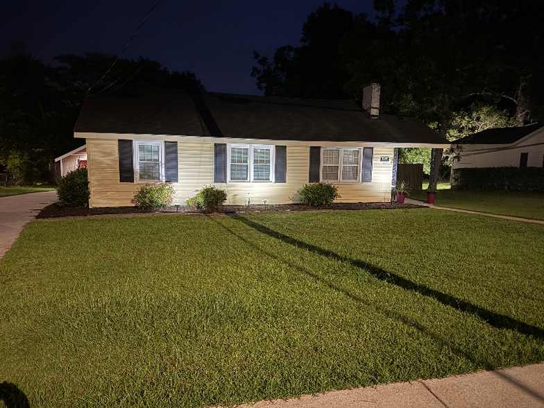 Building Photo - 346 Orion St