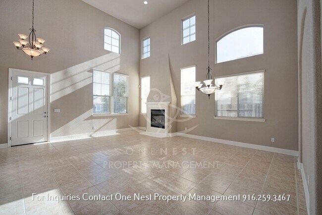 Building Photo - Fantastic - one of a kind 5 bdrm 4 bth home with pool