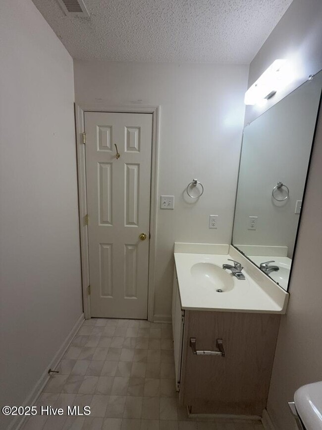 Building Photo - 111 Fairwood Ct