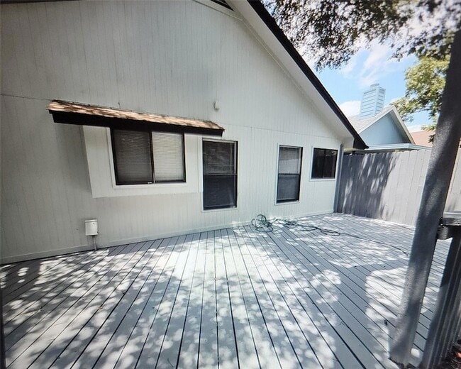 Building Photo - 12021 Shady Springs Rd