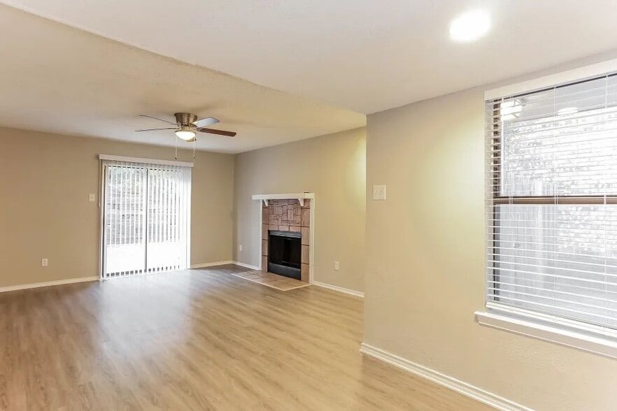 Building Photo - 1327 High Ridge Dr