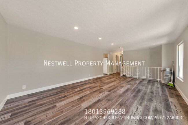 Building Photo - Updated Holladay MAIN floor duplex