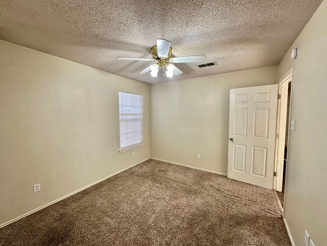 Building Photo - PRE-LEASING FOR FALL 2025! 3 Bedroom Duple...