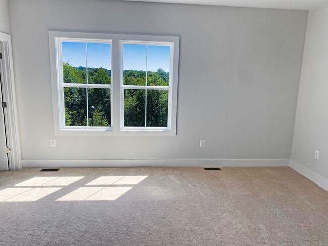 Building Photo - Luxurious 4 Bed/3.5 Bath Home in Short Pum...