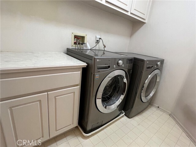 Building Photo - 925 N Ziegler Way