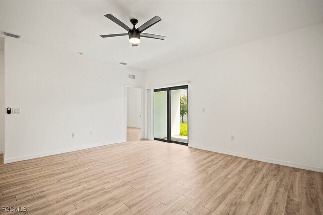 Building Photo - 627 SE 13th Pl