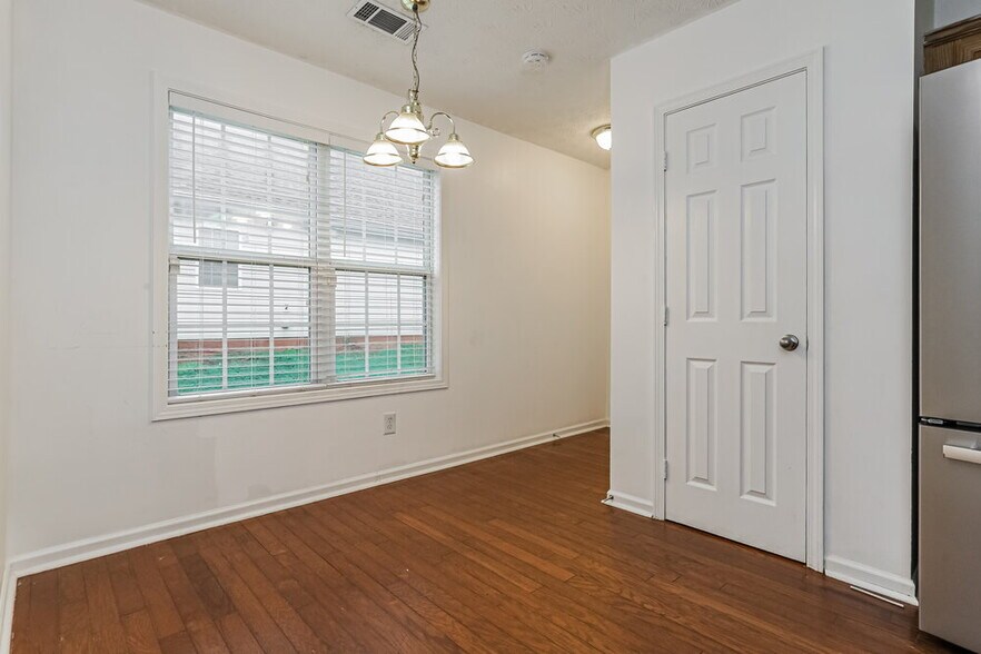 Building Photo - 437 Camella Cir