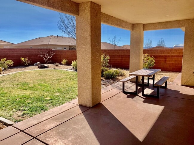 Building Photo - Lovely Home with RV parking in Sky Ridge