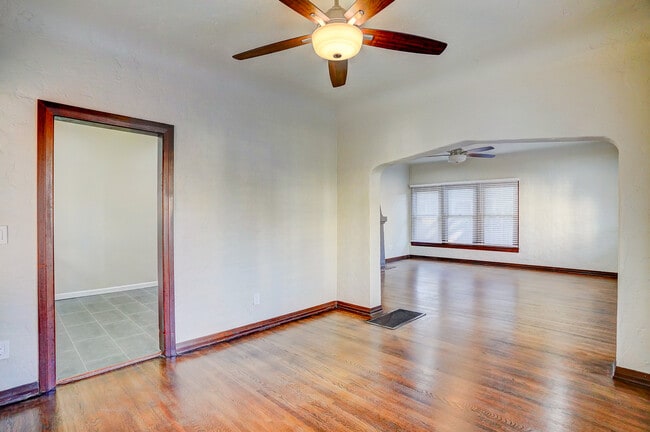 Building Photo - 479 Gaviota Ave