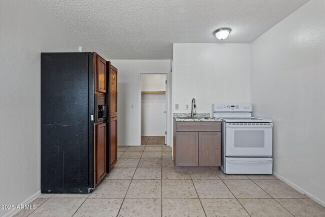 Building Photo - 576 N San Marcos Dr