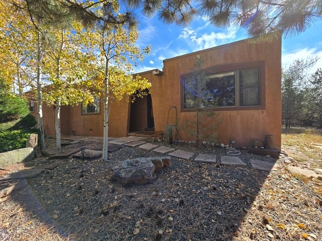 Building Photo - 112 Calle Palomita