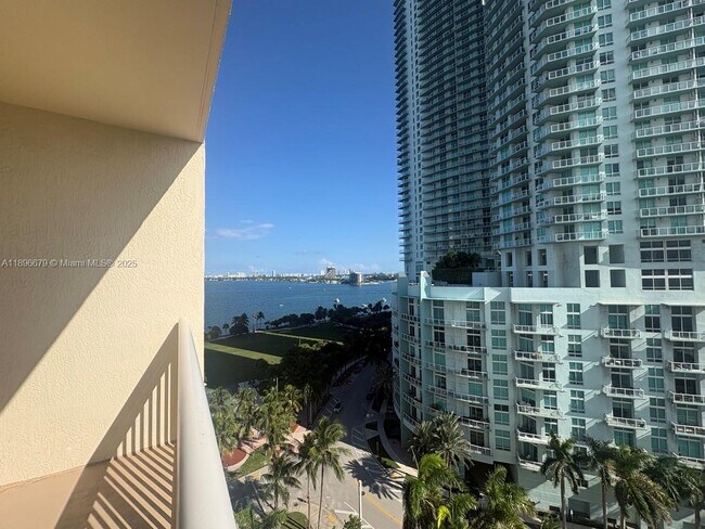 Building Photo - 2000 N Bayshore Dr