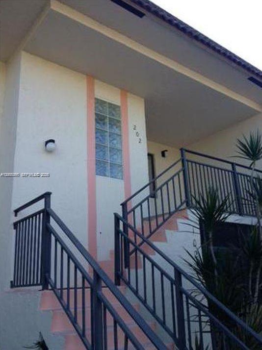 Building Photo - 405 Lakeview Dr
