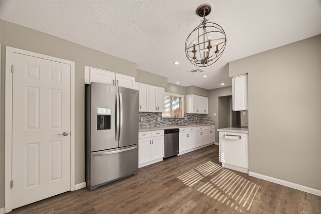 Building Photo - 17043 Coachmaker Dr