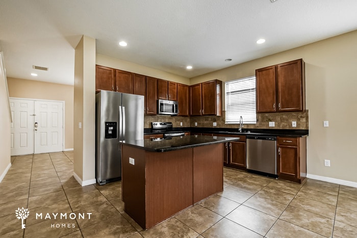 Building Photo - 2420 Plantation Oak Dr