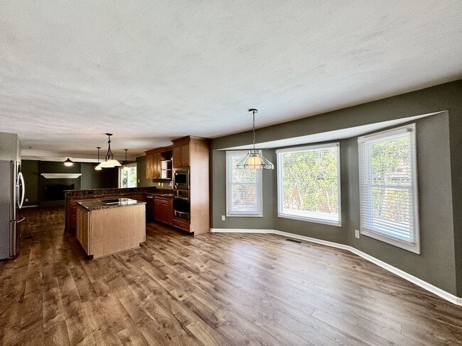 Building Photo - Great Neck Pool Home! First-Time Rental Available NOW! Pet Friendly - Corner Lot - Top Schools!