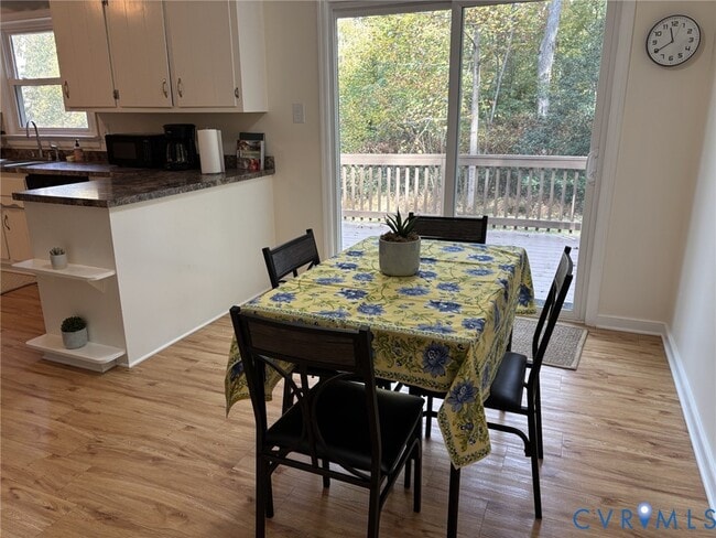 Building Photo - 3856 River Rd W