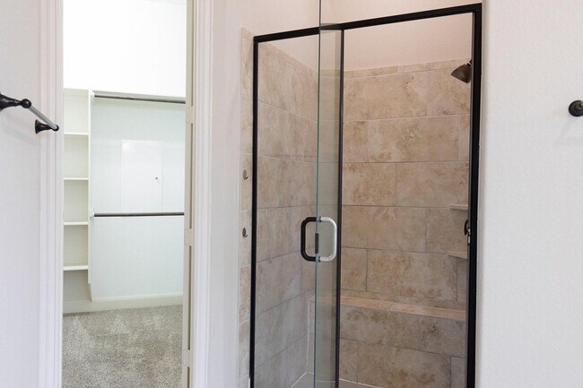 Building Photo - 28006 Laurel Garden Ln