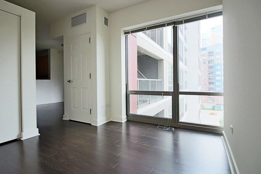 Building Photo - 904 S Clark St