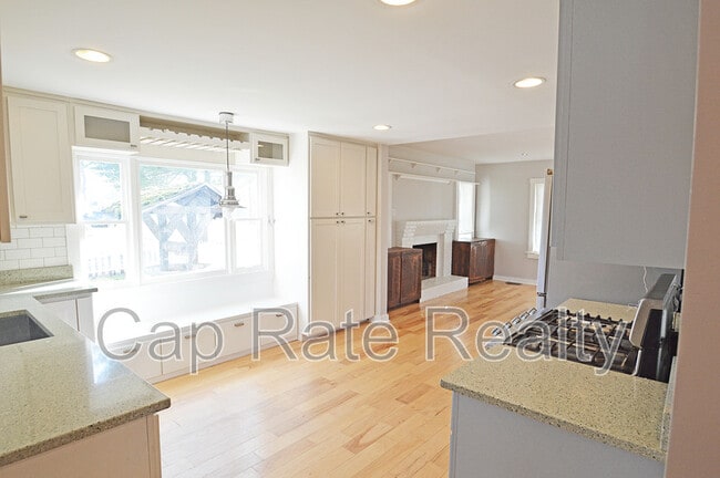 Building Photo - 216 Cherrington Rd