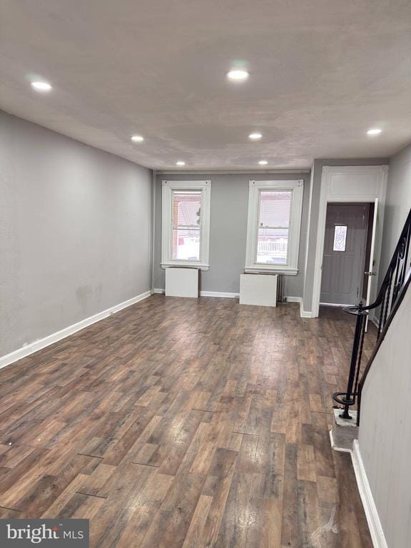 Building Photo - 249 E Oak St