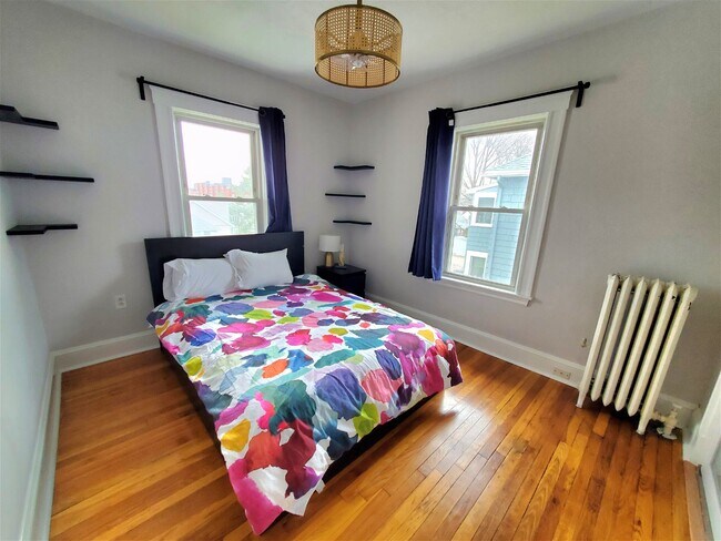 Building Photo - 22 5th Street Apt #2, Medford, MA 02155 - ...