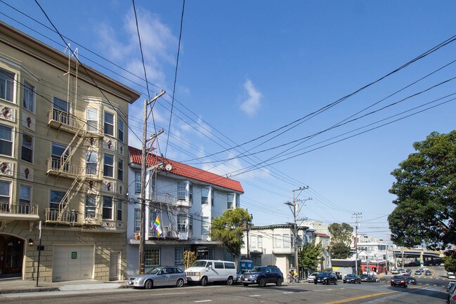 Building Photo - 140 Duboce