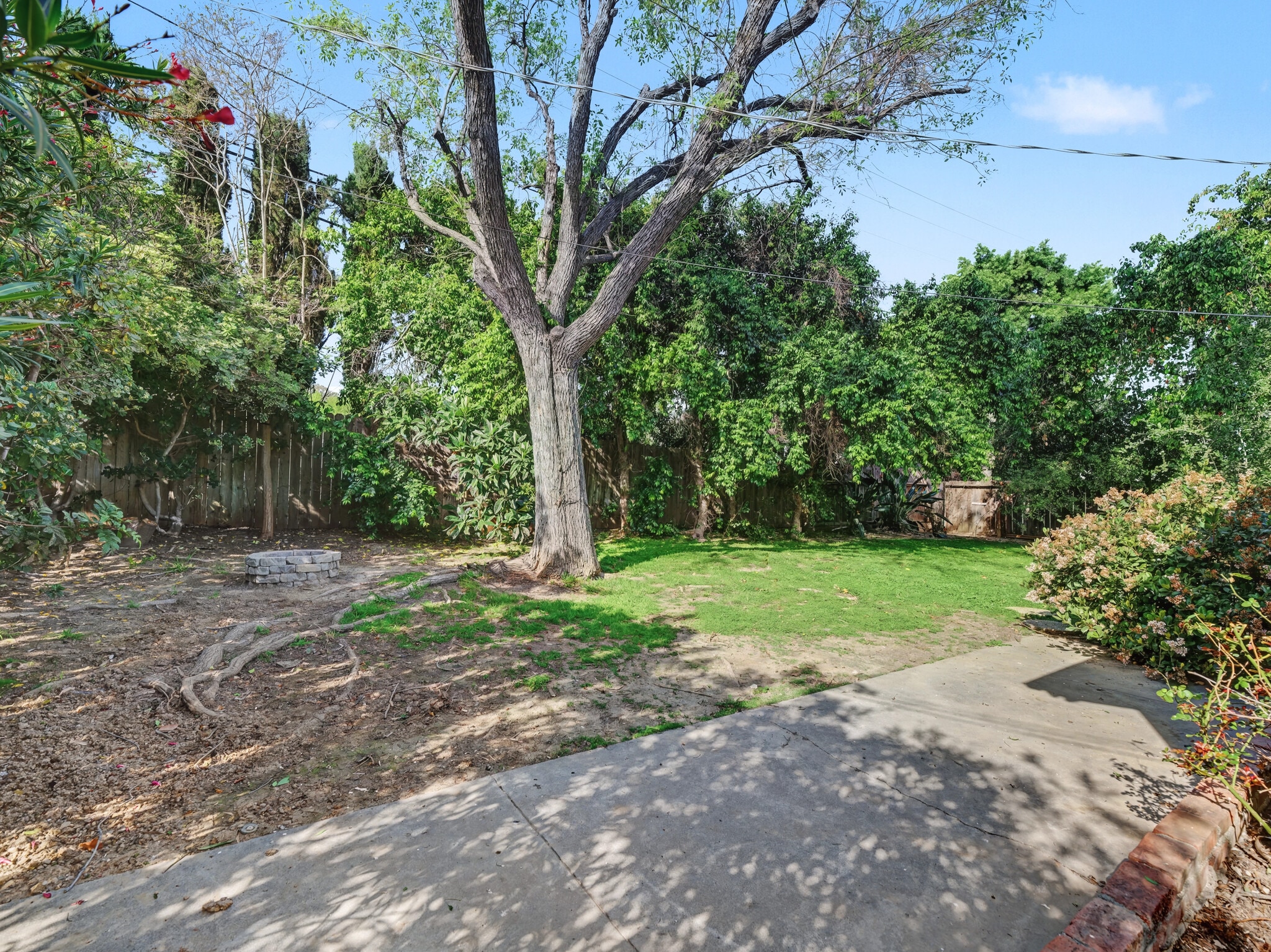 Building Photo - 4413 Canoga Dr