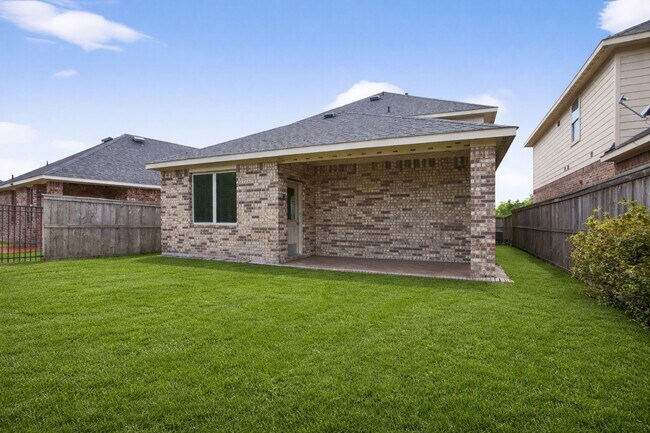 Building Photo - 16817 Pink Wintergreen Dr