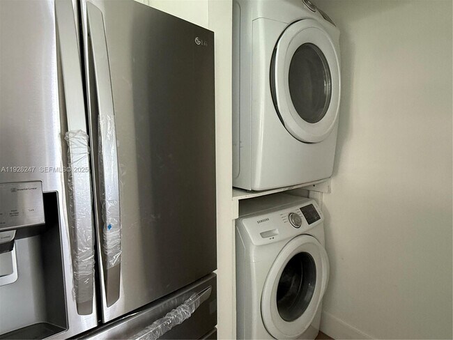 Building Photo - 15749 Woodgate Ct