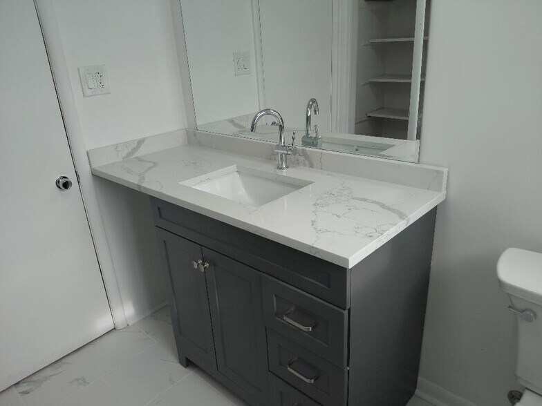 2nd floor bathroom - 3836 Brummel St