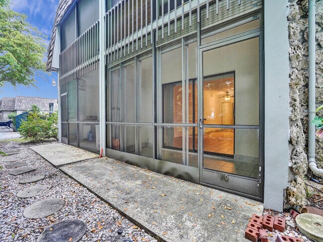 Building Photo - 3115 Oakland Shores Dr