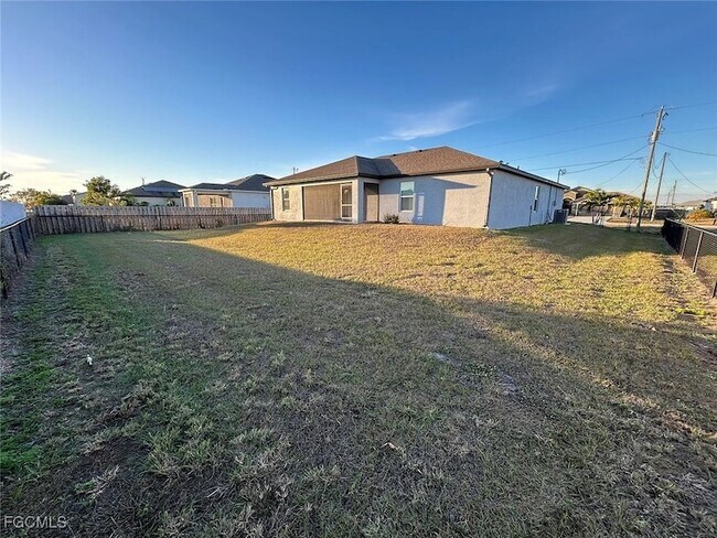 Building Photo - 242 Lisette St