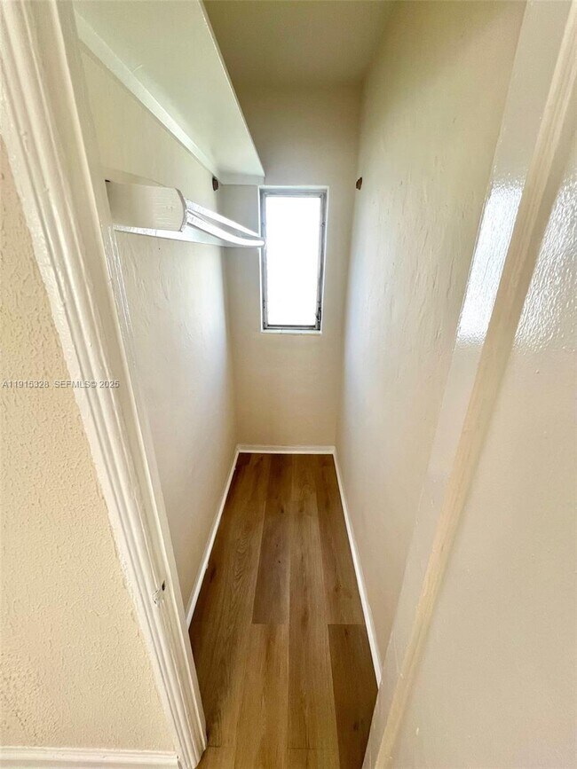 Building Photo - 632 NE 85th St