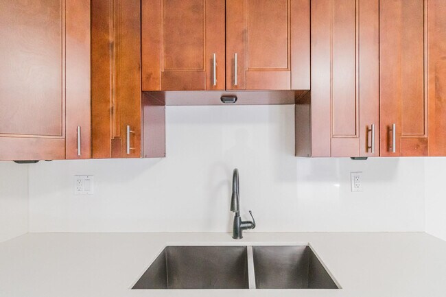 Building Photo - 2810 NE 60th St