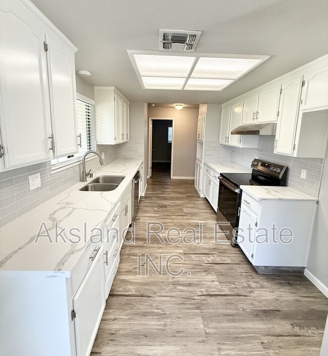 Building Photo - 1497 Claremont Dr