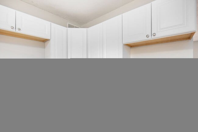 Building Photo - Beautiful 2BR/1BA Duplex in Independence!