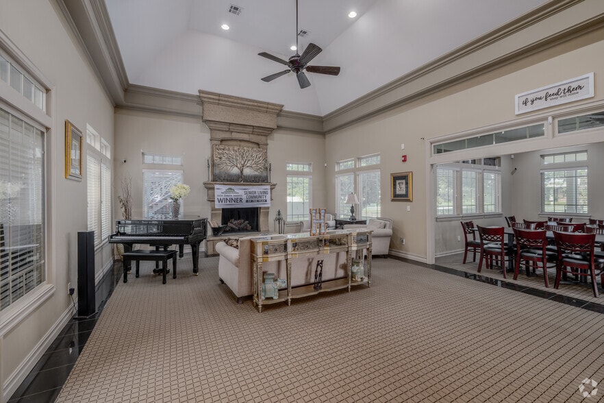 Lobby Photo - Heatherwood Apartments