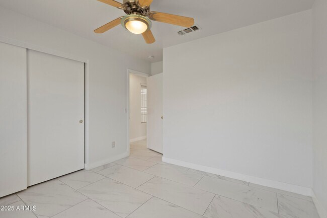 Building Photo - 836 W Cooley Dr